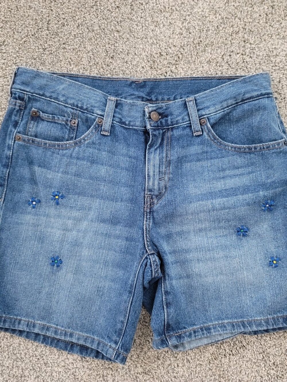 Ladies Levi Jean Shorts with Flowers 29 " Waist 6" inseam